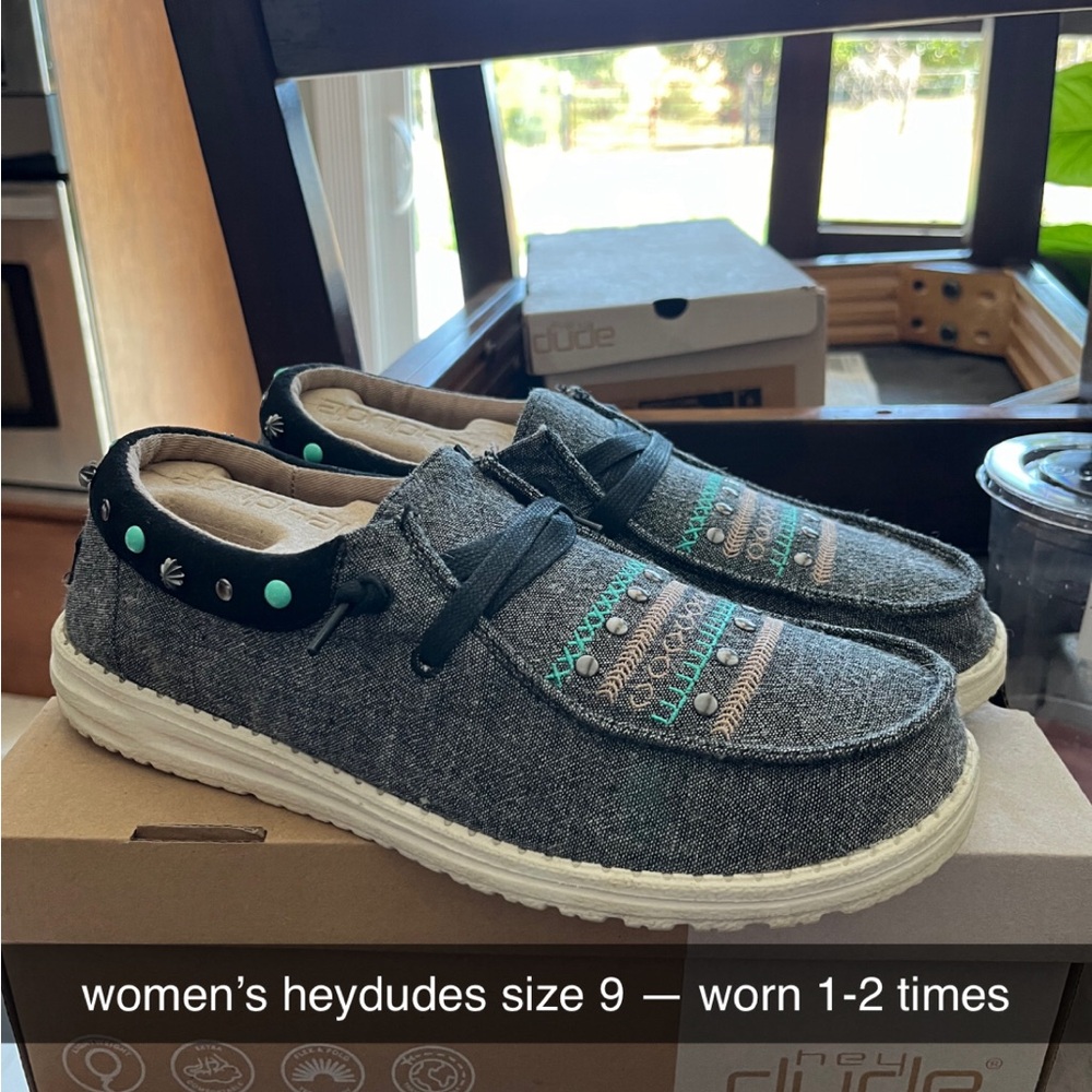 Women’s Size 9 - HeyDudes